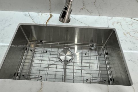 Condo in Aventura, Florida, 2 bedrooms  № 2013221 - photo 3