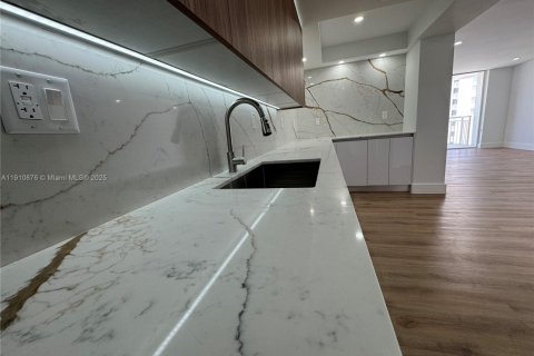 Condo in Aventura, Florida, 2 bedrooms  № 2013221 - photo 7