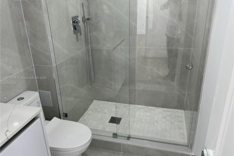 Condo in Aventura, Florida, 2 bedrooms  № 2013221 - photo 16