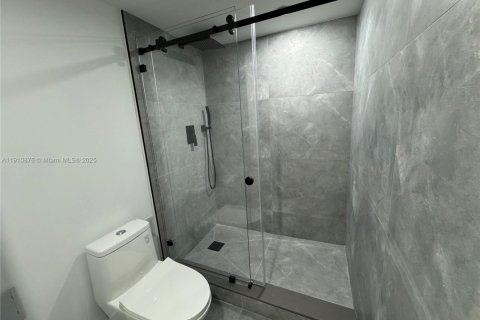 Condo in Aventura, Florida, 2 bedrooms  № 2013221 - photo 22