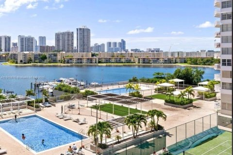 Condo in Aventura, Florida, 2 bedrooms  № 2013221 - photo 5