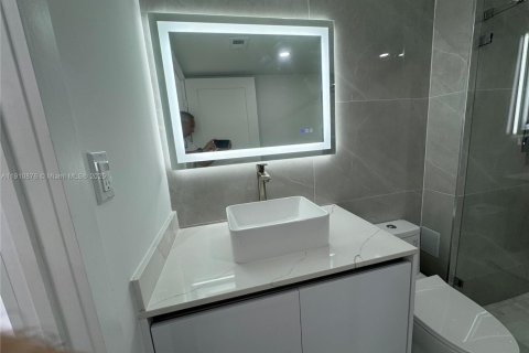 Condo in Aventura, Florida, 2 bedrooms  № 2013221 - photo 14