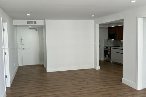 Condo in Aventura, Florida, 2 bedrooms  № 2013221 - photo 10