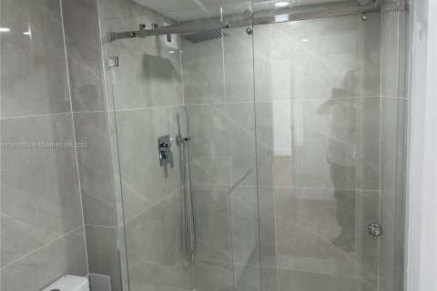 Condo in Aventura, Florida, 2 bedrooms  № 2013221 - photo 15