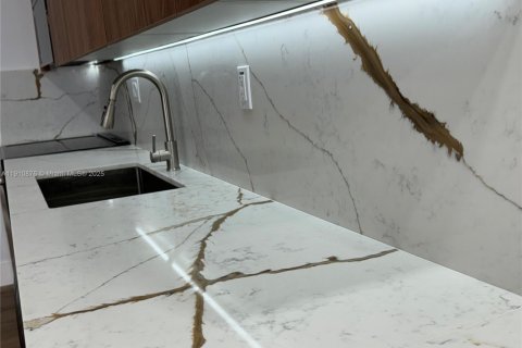 Condo in Aventura, Florida, 2 bedrooms  № 2013221 - photo 6