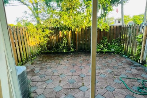 Adosado en alquiler en West Palm Beach, Florida, 3 dormitorios, 128.58 m2 № 1225617 - foto 1