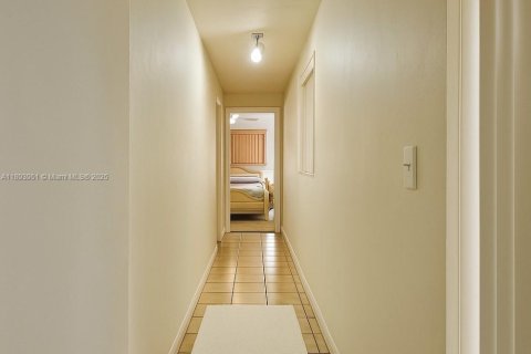 Villa ou maison à vendre à Miami, Floride: 4 chambres, 201.88 m2 № 1950471 - photo 15