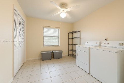 Villa ou maison à vendre à Miami, Floride: 4 chambres, 201.88 m2 № 1950471 - photo 26