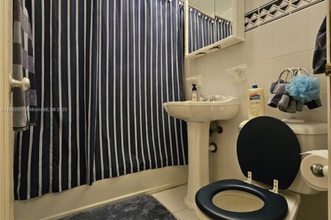 Villa ou maison à vendre à Miami, Floride: 4 chambres, 201.88 m2 № 1950471 - photo 24