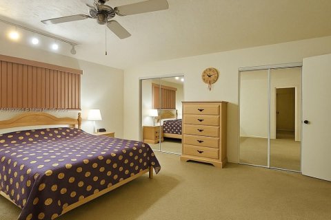 Villa ou maison à vendre à Miami, Floride: 4 chambres, 201.88 m2 № 1950471 - photo 17