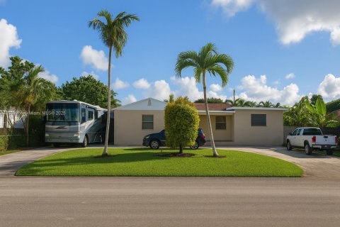 Villa ou maison à vendre à Miami, Floride: 4 chambres, 201.88 m2 № 1950471 - photo 1