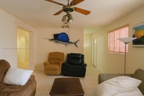 Villa ou maison à vendre à Miami, Floride: 4 chambres, 201.88 m2 № 1950471 - photo 7