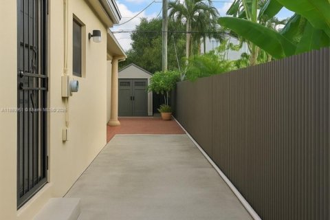 Villa ou maison à vendre à Miami, Floride: 4 chambres, 201.88 m2 № 1950471 - photo 28
