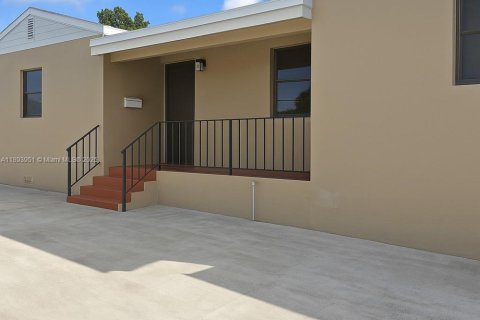 Villa ou maison à vendre à Miami, Floride: 4 chambres, 201.88 m2 № 1950471 - photo 2