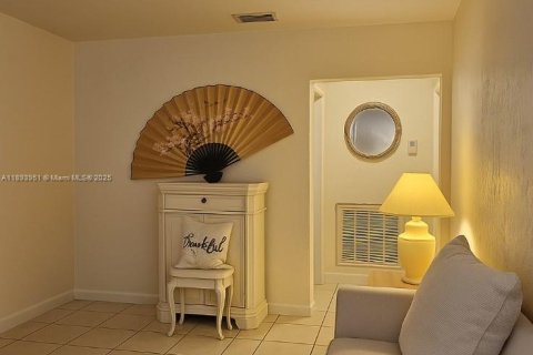 Villa ou maison à vendre à Miami, Floride: 4 chambres, 201.88 m2 № 1950471 - photo 12