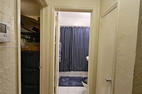 Villa ou maison à vendre à Miami, Floride: 4 chambres, 201.88 m2 № 1950471 - photo 20