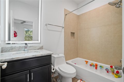 Купить таунхаус в Купер-Сити, Флорида 3 спальни, 164.44м2, № 2007665 - фото 25