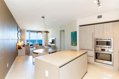 Condominio en venta en Hollywood, Florida, 1 dormitorio, 78.97 m2 № 2035131 - foto 2