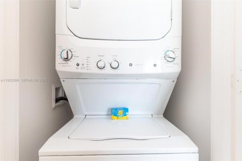 Condominio en venta en Hollywood, Florida, 1 dormitorio, 78.97 m2 № 2035131 - foto 14