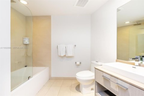 Condominio en venta en Hollywood, Florida, 1 dormitorio, 78.97 m2 № 2035131 - foto 16