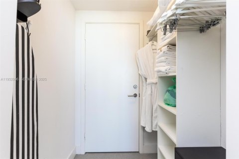 Condominio en venta en Hollywood, Florida, 1 dormitorio, 78.97 m2 № 2035131 - foto 19