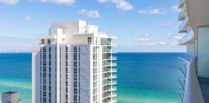 Condominio en Hollywood, Florida, 1 dormitorio № 2035131