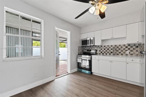 Apartment in Sweetwater, Florida 2 bedrooms, 91.04 sq.m. № 2026148 - photo 3