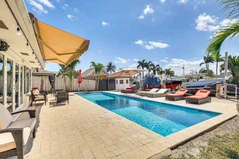 House in Dania Beach, Florida 2 bedrooms, 135.54 sq.m. № 1686153 - photo 6