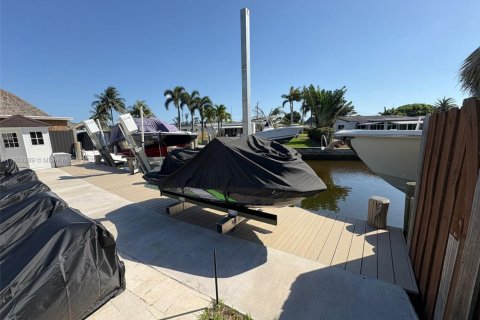 House in Dania Beach, Florida 2 bedrooms, 135.54 sq.m. № 1686153 - photo 27