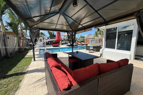 House in Dania Beach, Florida 2 bedrooms, 135.54 sq.m. № 1686153 - photo 4