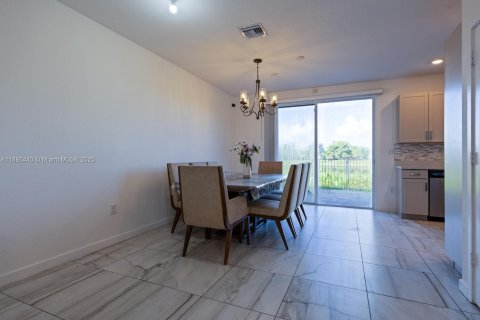 Adosado en venta en Homestead, Florida, 3 dormitorios, 120.96 m2 № 2054667 - foto 5