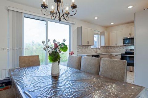 Adosado en venta en Homestead, Florida, 3 dormitorios, 120.96 m2 № 2054667 - foto 4