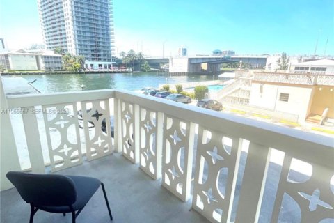 Copropriété à vendre à Hallandale Beach, Floride: 1 chambre, 72.46 m2 № 2081230 - photo 2