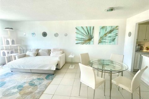 Copropriété à vendre à Hallandale Beach, Floride: 1 chambre, 72.46 m2 № 2081230 - photo 3