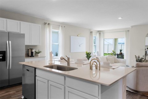 House in Lakeland, Florida 5 bedrooms, 192.96 sq.m. № 2210060 - photo 5