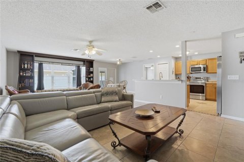 House in Orlando, Florida 4 bedrooms, 205.13 sq.m. № 2221952 - photo 8