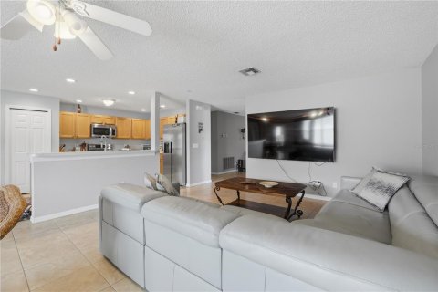 House in Orlando, Florida 4 bedrooms, 205.13 sq.m. № 2221952 - photo 6