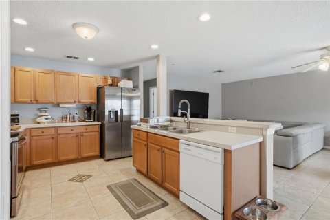 House in Orlando, Florida 4 bedrooms, 205.13 sq.m. № 2221952 - photo 10