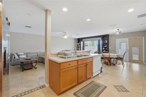 House in Orlando, Florida 4 bedrooms, 205.13 sq.m. № 2221952 - photo 12