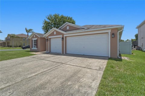 House in Orlando, Florida 4 bedrooms, 205.13 sq.m. № 2221952 - photo 3