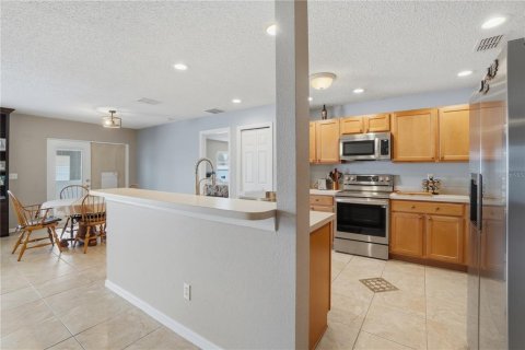 House in Orlando, Florida 4 bedrooms, 205.13 sq.m. № 2221952 - photo 13