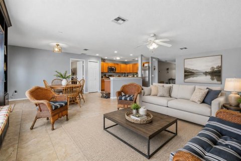 House in Orlando, Florida 4 bedrooms, 205.13 sq.m. № 2221952 - photo 14