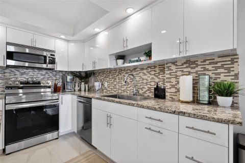 Купить кондоминиум в Холливуд, Флорида 2 спальни, 96.71м2, № 2050281 - фото 12