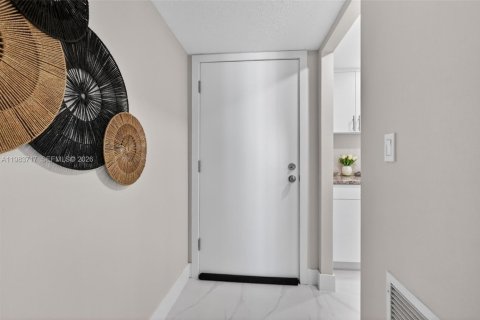 Купить кондоминиум в Холливуд, Флорида 2 спальни, 96.71м2, № 2050281 - фото 5