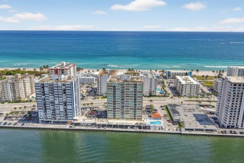 Купить кондоминиум в Холливуд, Флорида 2 спальни, 96.71м2, № 2050281 - фото 2