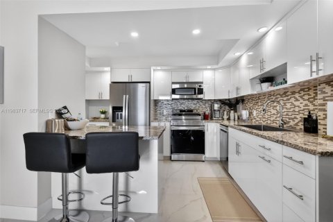 Купить кондоминиум в Холливуд, Флорида 2 спальни, 96.71м2, № 2050281 - фото 10