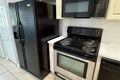 Apartamento en alquiler en Homestead, Florida, 2 dormitorios, 75.72 m2 № 1922806 - foto 1