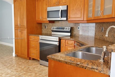 Villa ou maison à louer à Pembroke Pines, Floride: 4 chambres, 141.77 m2 № 1827582 - photo 8