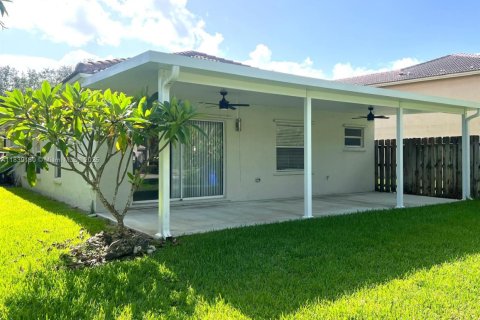 Villa ou maison à louer à Pembroke Pines, Floride: 4 chambres, 141.77 m2 № 1827582 - photo 11