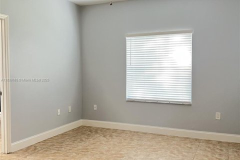 Villa ou maison à louer à Pembroke Pines, Floride: 4 chambres, 141.77 m2 № 1827582 - photo 2
